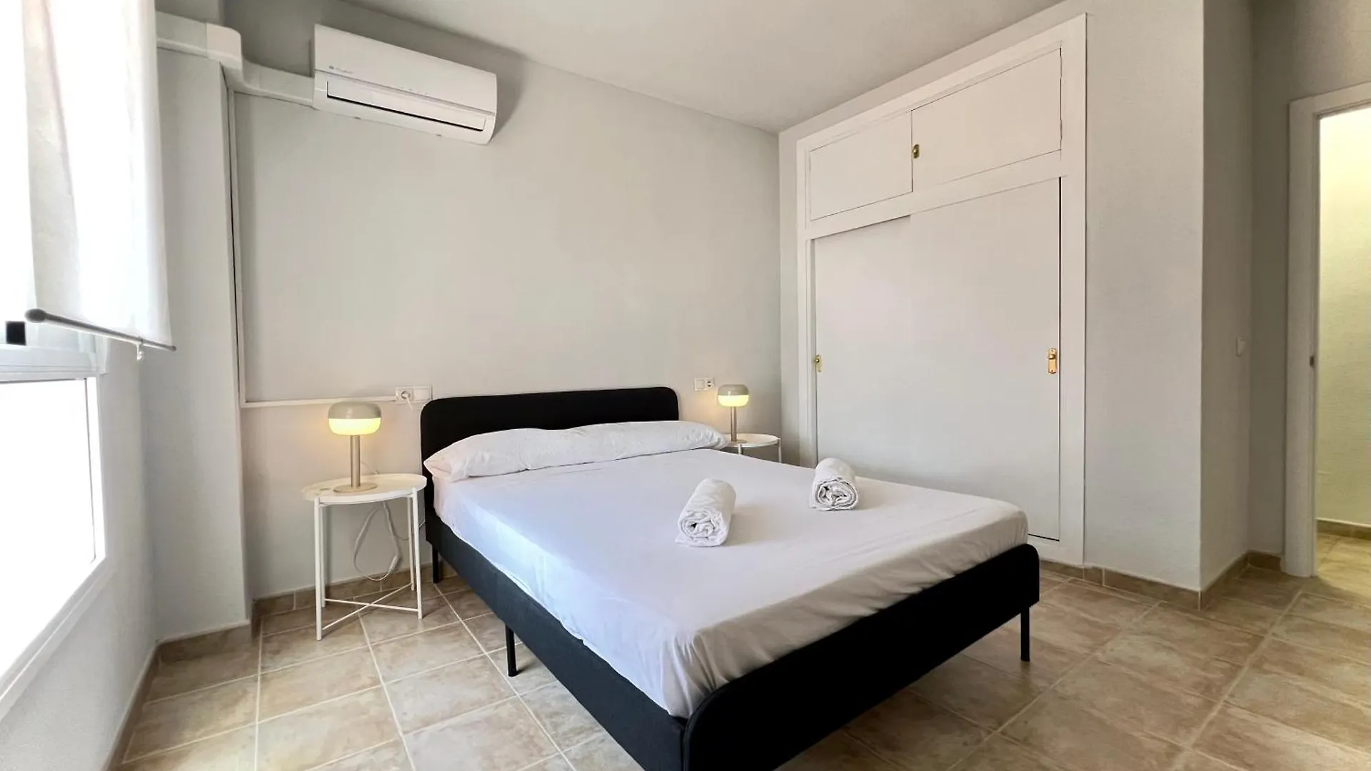 The Consistorial City Center Apartment 丰希罗拉 0*,  西班牙